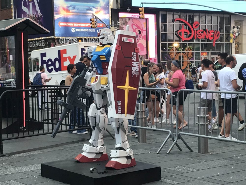 During the Gundam Base Mobile Tour, the RX-78-2 Gundam statue was displayed for fans to take photos.