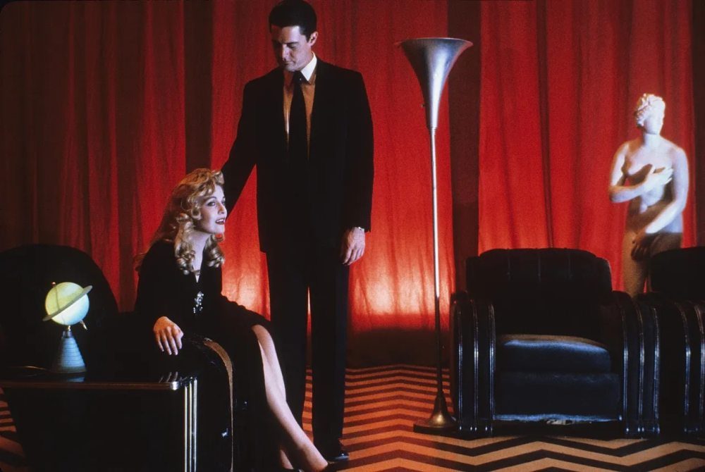 Agent Dale Cooper stands next to Laura Palmer in the waiting room of Black Lodge